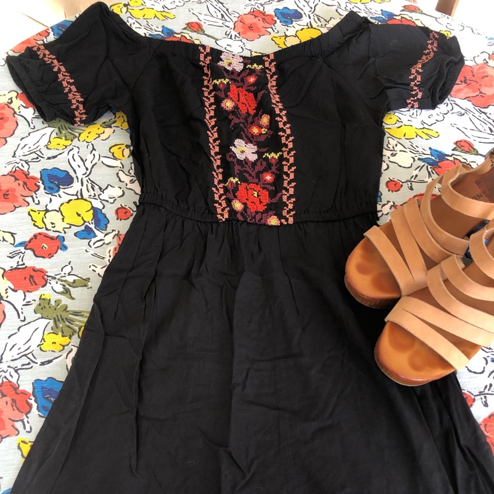 Black Old Navy Off-the-Shoulder Embroidered Dress